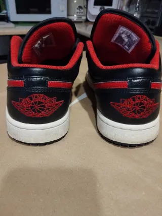 Scarpe Jordan nere rosse taglia 41