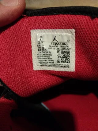 Scarpe Jordan nere rosse taglia 41