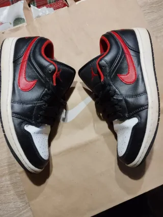 Scarpe Jordan nere rosse taglia 41