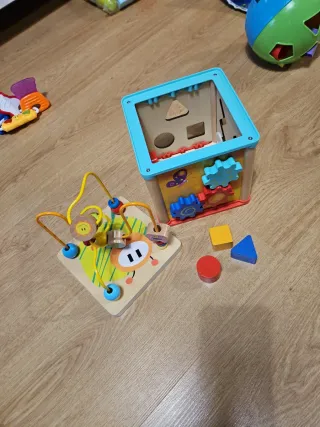 Caja de actividades de madera