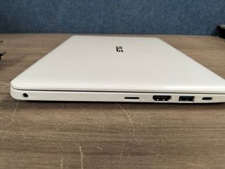 Portátil Asus VivoBook E203N 11.6" N3350 2GB/32GB