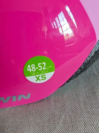 Casco Decathlon infantil rosa sin estrenar.Tallaxs