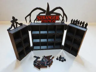 Expositor Stranger Things Kinder Joy