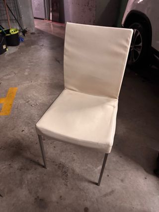 Juego de 4 sillas de salón.