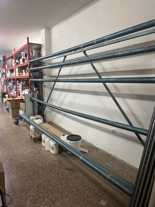 Mueble expositor HIERRO para moquetas de 4 m