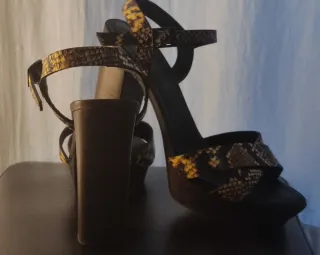 Sandalias Gloria Ortiz Piel Tacón Ancho