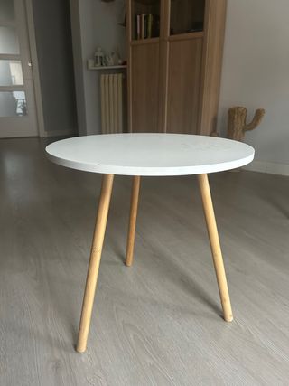 Mesita auxiliar redonda blanca y madera