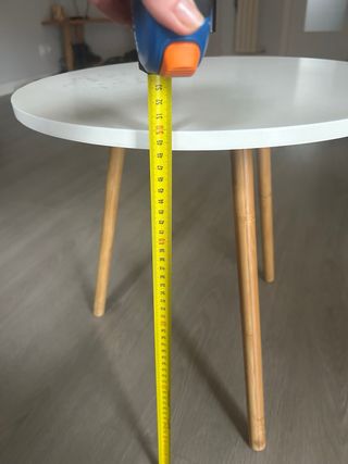 Mesita auxiliar redonda blanca y madera