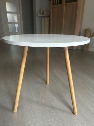 Mesita auxiliar redonda blanca y madera