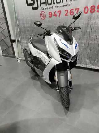 Zontes D368 Maxi Scooter Automática