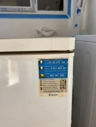 Nevera pequeña blanca