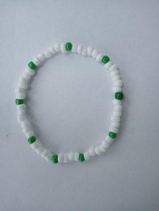 Pulsera hecha a mano