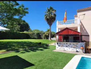 CÉSPED ARTIFICIAL DÉ CAMPOS DÉ FUTBOL RECICLADOS