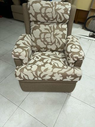 Sillón relax tela floral beige y marrón
