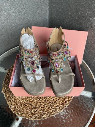 Sandalias  con pedrería alma en pena