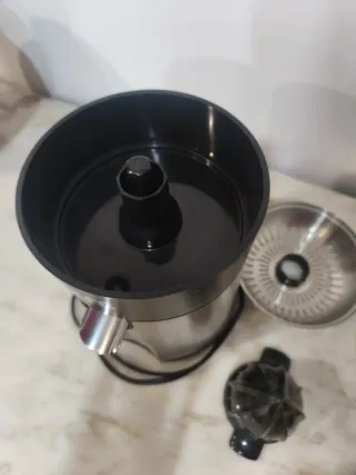 Exprimidor Alfa de acero inoxidable