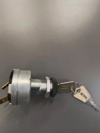 Cortacorriente y Llave de Contacto Antigua