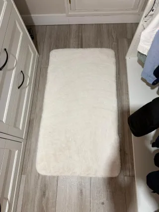 Alfombra rectangular de pelo blanco