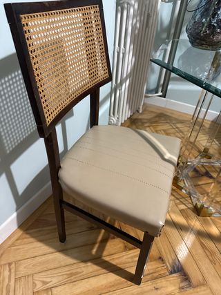 Mesa metacrilato cristal sillas mimbre