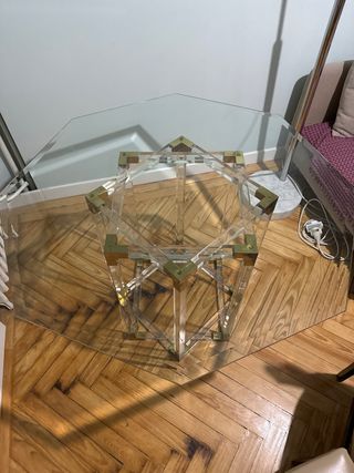 Mesa metacrilato cristal sillas mimbre