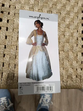 Disfraz de época beige y blanco