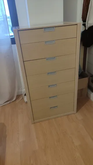 Cómoda de madera con 7 cajones