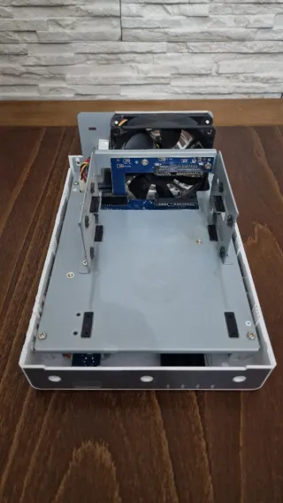 Synology DS220j NAS - Nube Privada (2 Bahías)