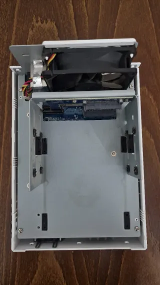 Synology DS220j NAS - Nube Privada (2 Bahías)