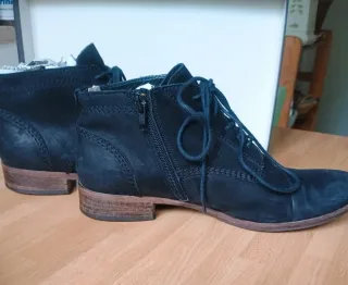 Botines negros planos de piel