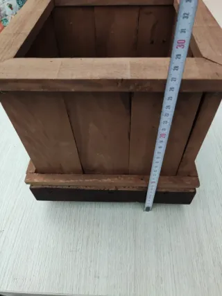 Macetero de madera cuadrado