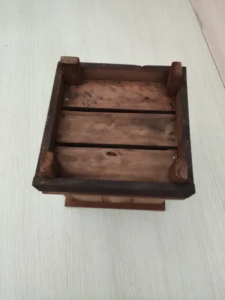 Macetero de madera cuadrado