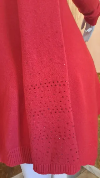 Chaqueta-jersey rojo de punto con bufanda a juego