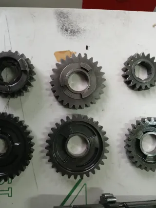 Piñones y eje KTM 525 caja marchas