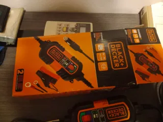 Cargador de bateria para coche/moto de 6 y 12V.