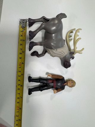 Kristoff y su reno de juguete
