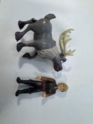Kristoff y su reno de juguete