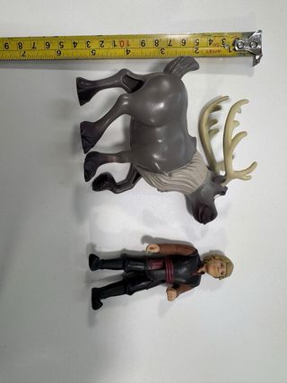 Kristoff y su reno de juguete