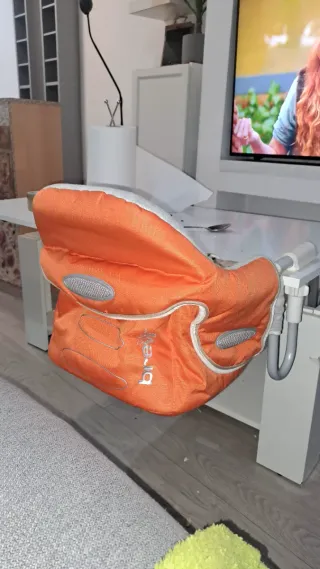 Trona de mesa plegable y portátil