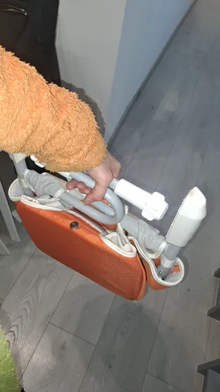 Trona de mesa plegable y portátil