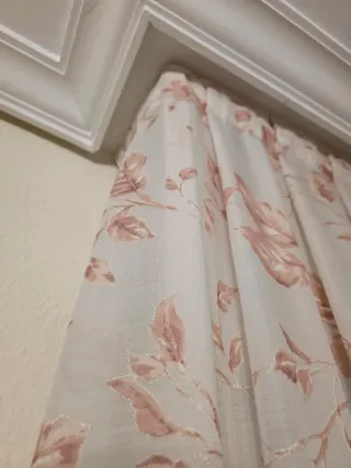 Cortina de salón con estampado floral