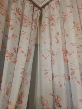 Cortina de salón con estampado floral