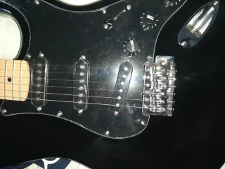 Guitarra Eléctrica Aria Pro II STG y amplificador