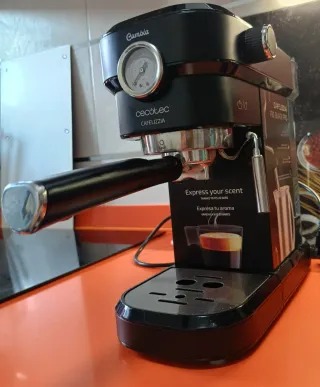 Cafetera Espresso Cecotec Cafelizzia 790