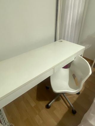 Silla de escritorio blanca y gris