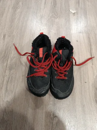 Botas de montaña negras y rojas TALLA 33