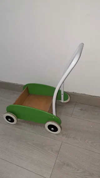 Andador bebé madera verde