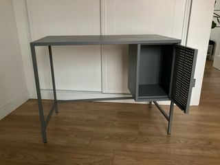 Scrivania in acciaio grigio (leggera) The Masie