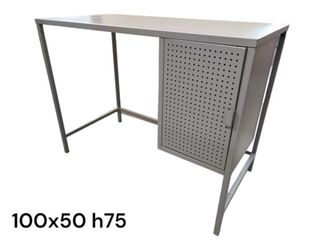 Scrivania in acciaio grigio (leggera) The Masie