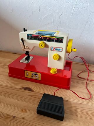Máquina de coser Roman retro años 90