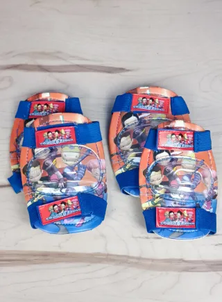 Patines Código Lyoko con protecciones y bolsa